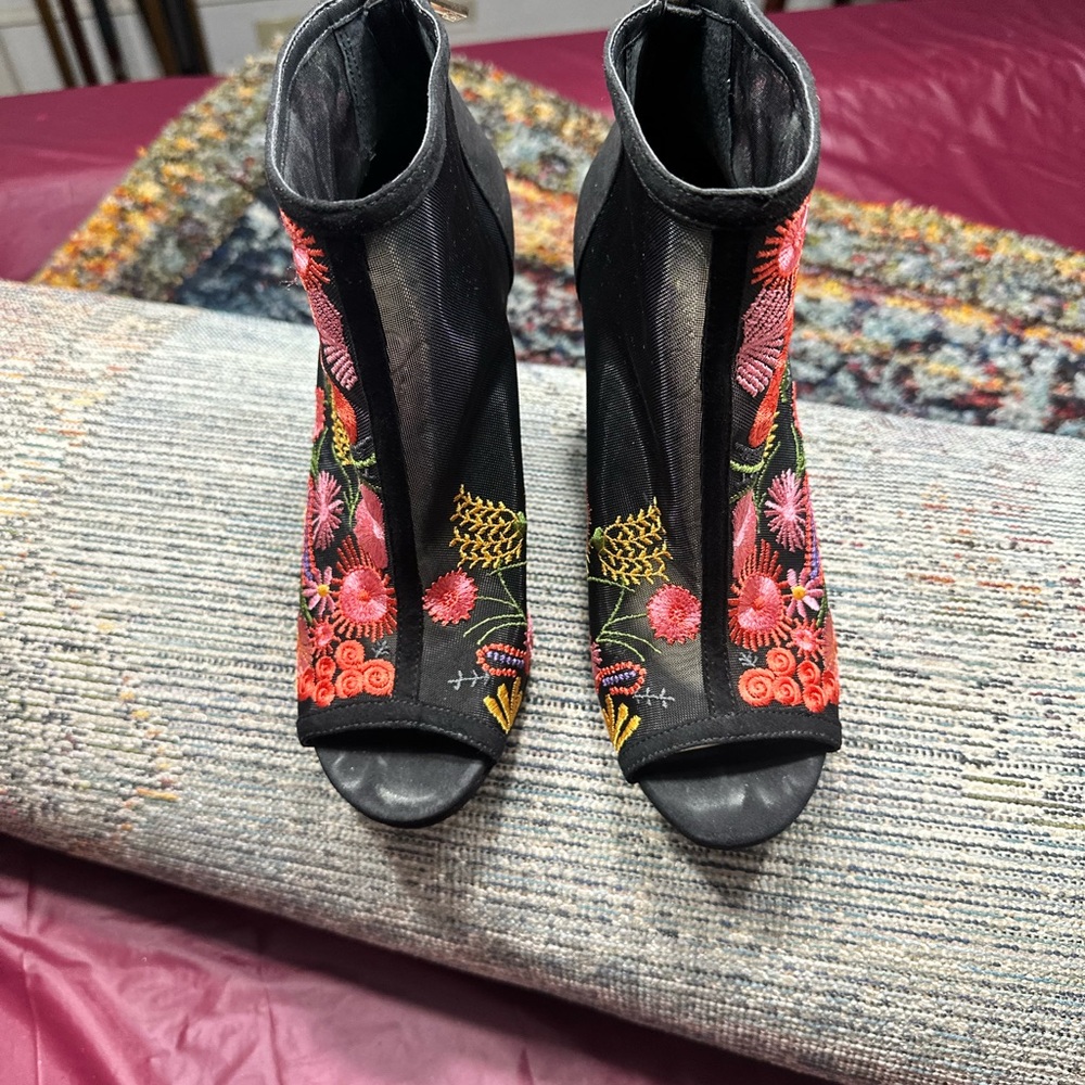 Jessica Simpson size 8 medium color black